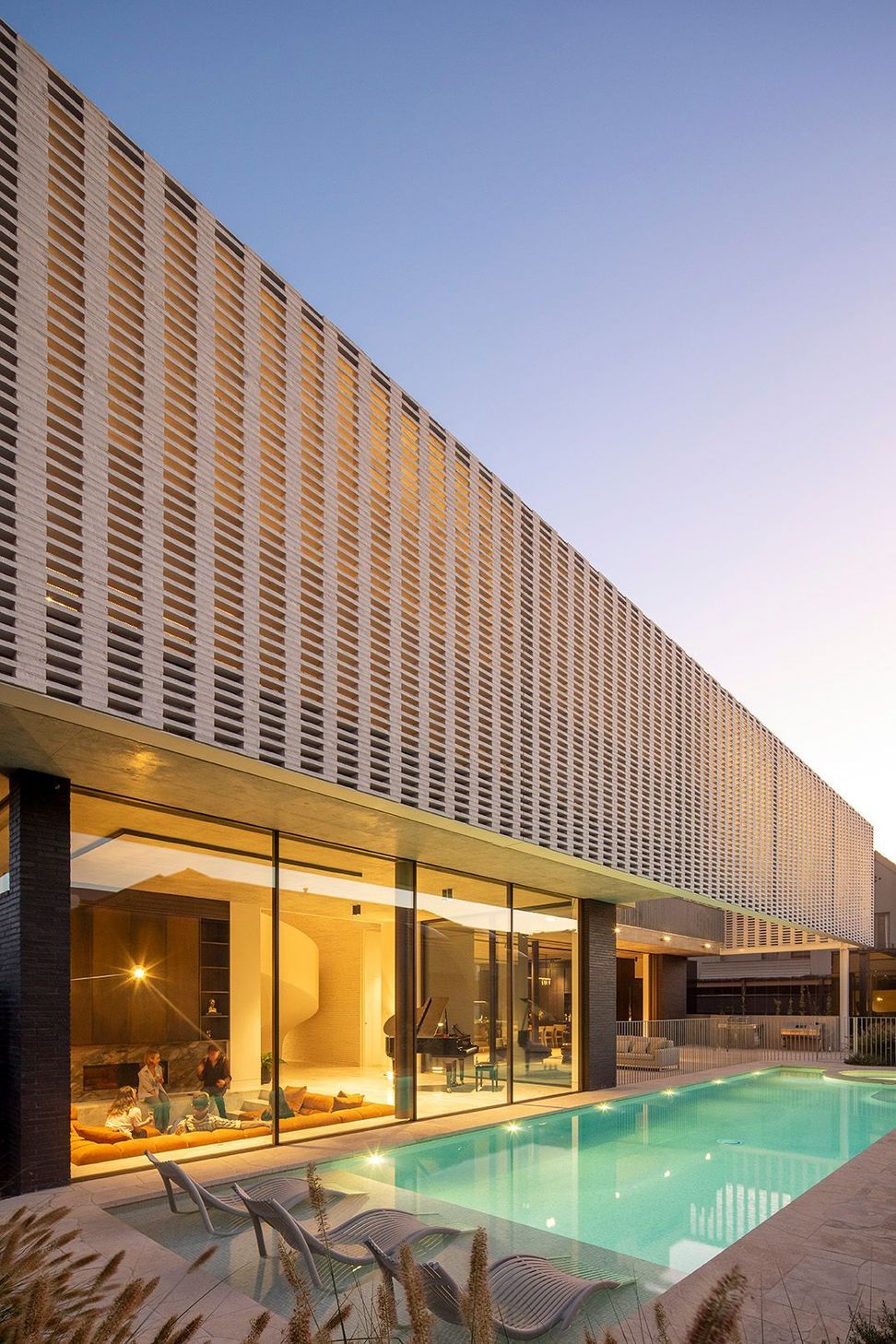 Petersen-K11-bricks-rise-House-eveningp-light.jpg