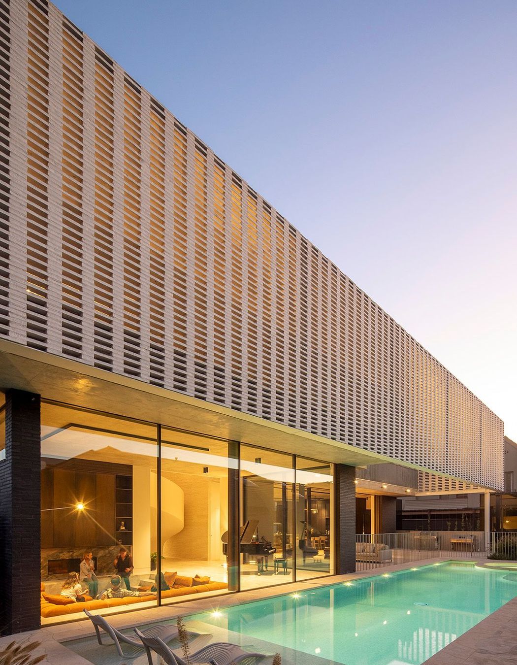 Petersen-K11-bricks-rise-House-eveningp-light.jpg