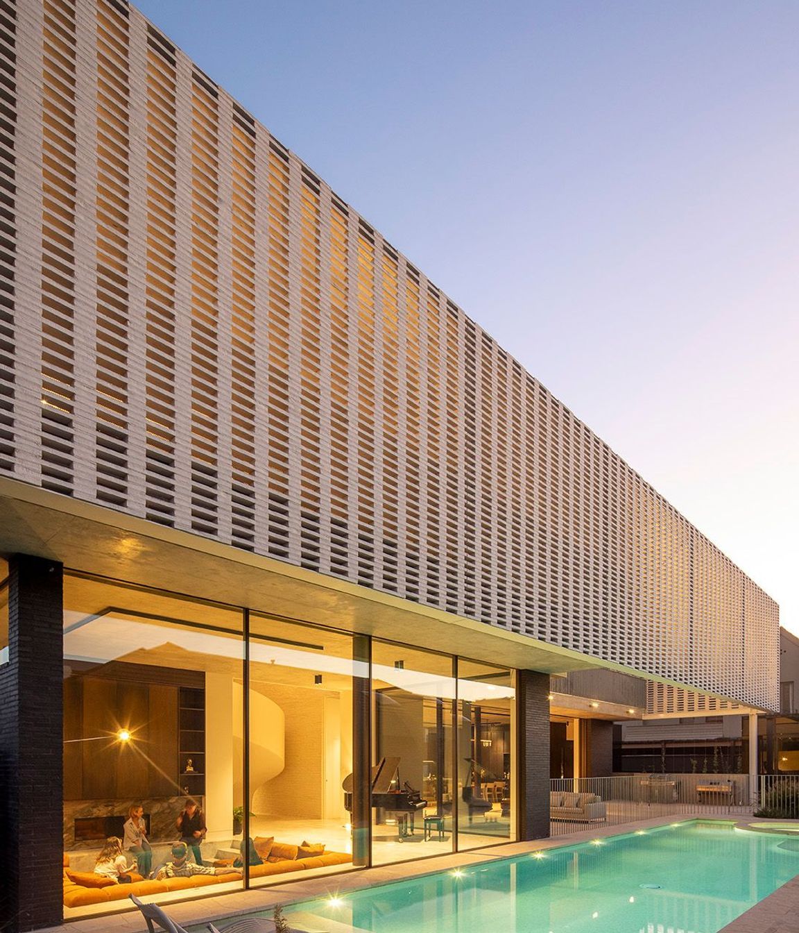 Petersen-K11-bricks-rise-House-eveningp-light.jpg