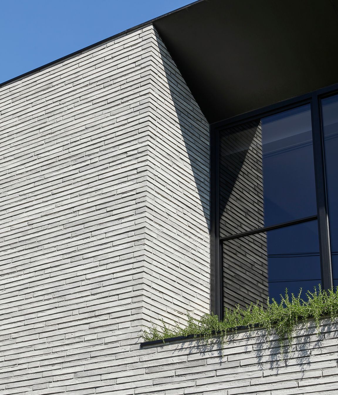 Petersen-K91-bricks-facade-close-v2.jpg