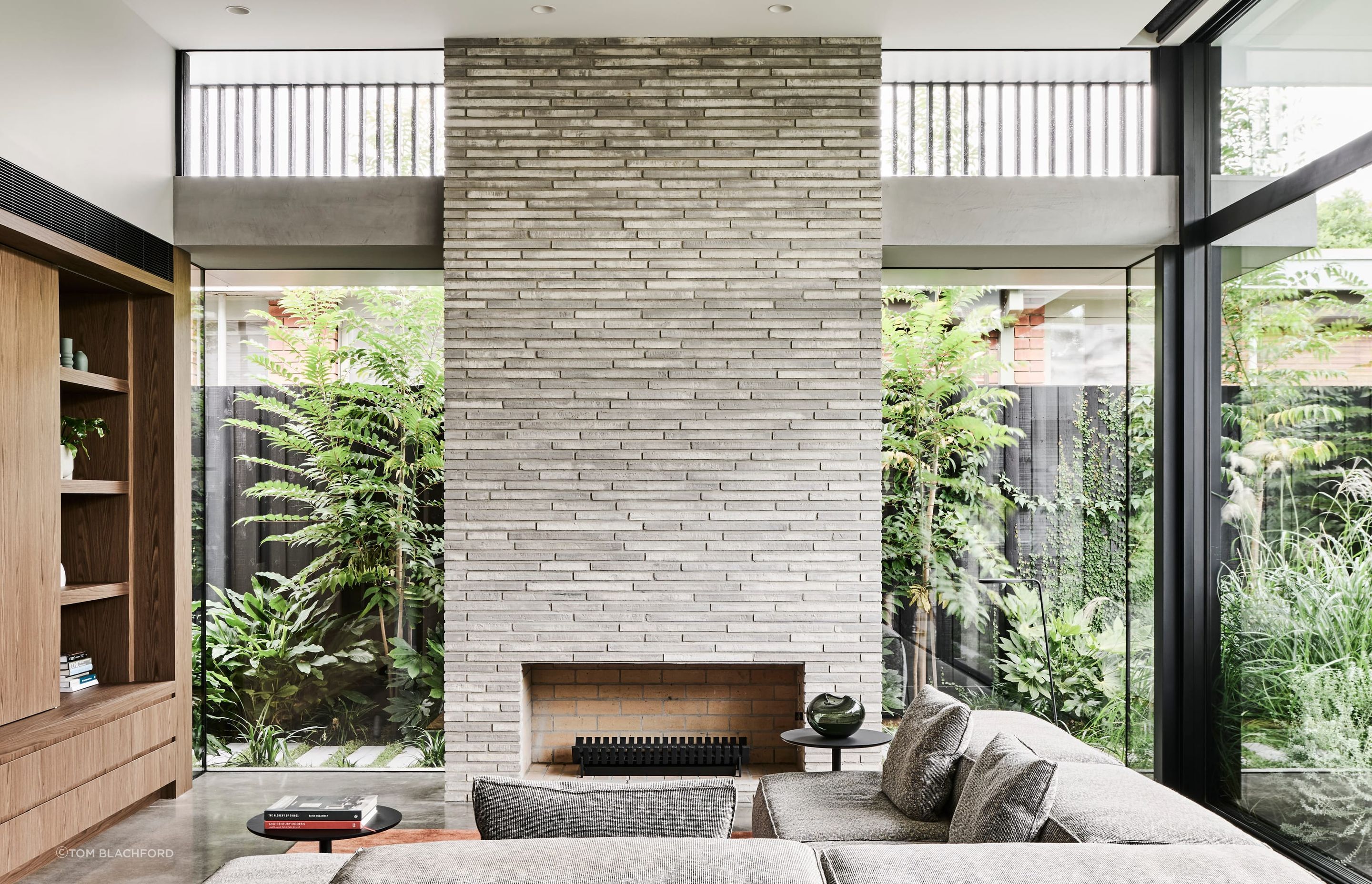 Petersen-Kolumb-Firepplace-Brighton-min.JPG