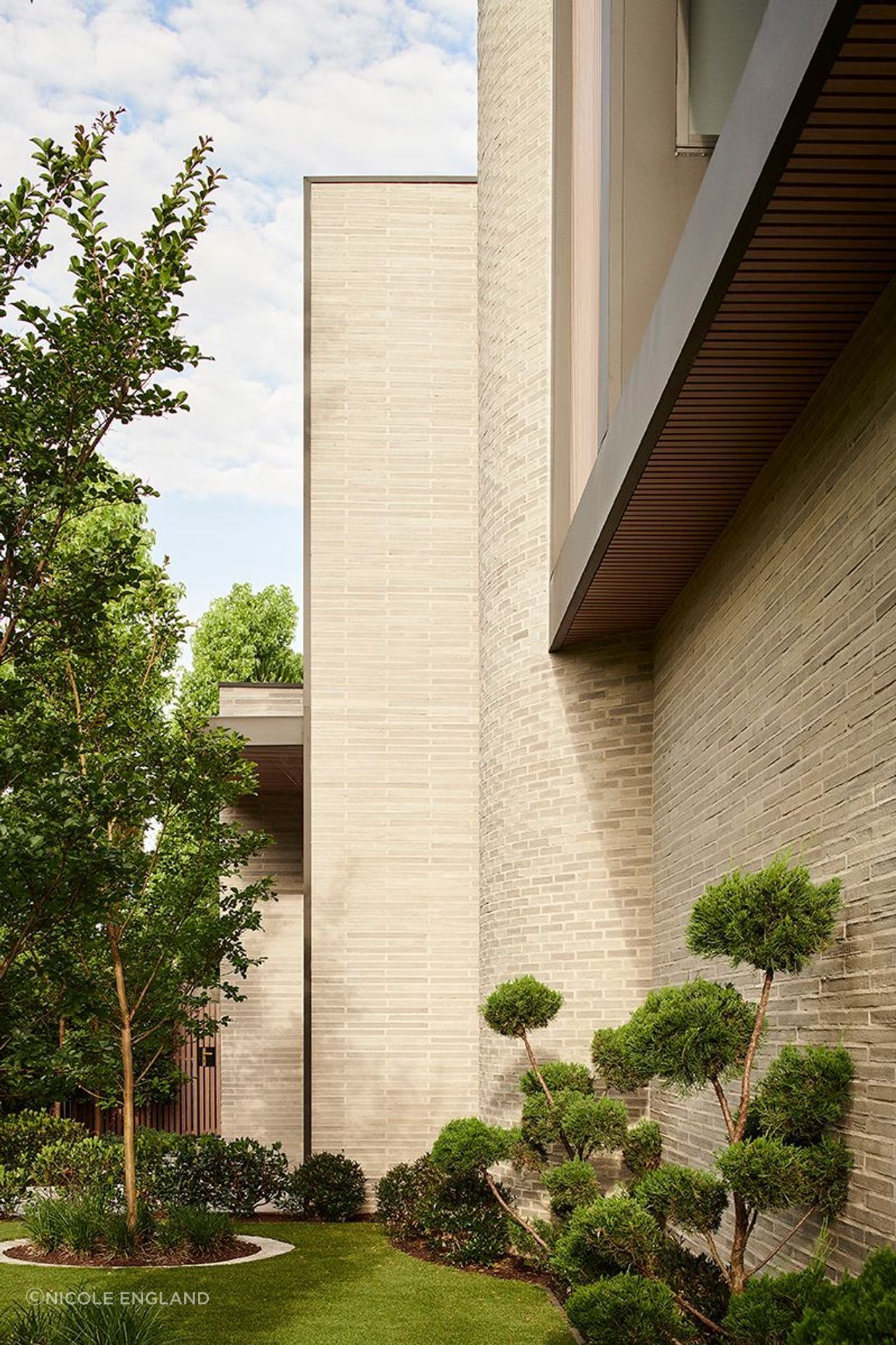 Petersen-bricks-Hawthron-Grove-curve-front-wall-high.jpg