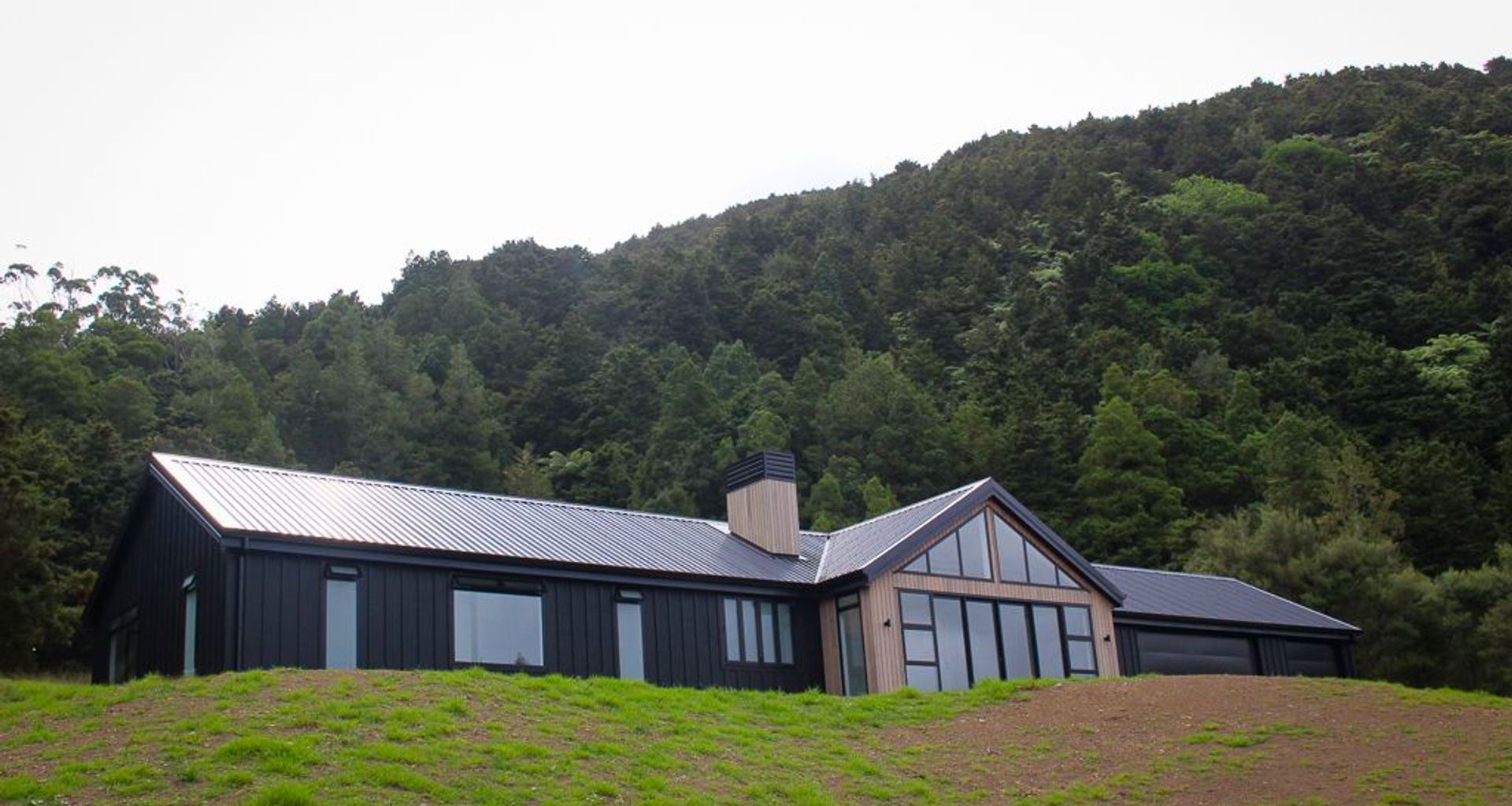 Black & Cedar Family Home - Kauri, Northland banner
