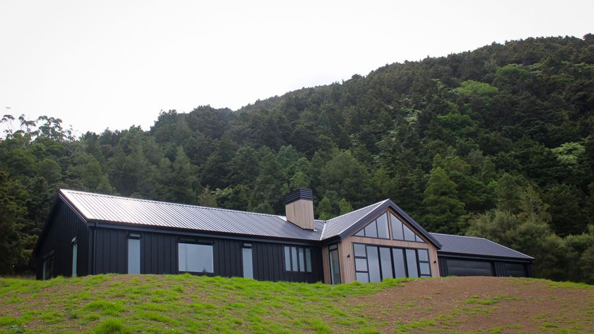 Black & Cedar Family Home - Kauri, Northland banner