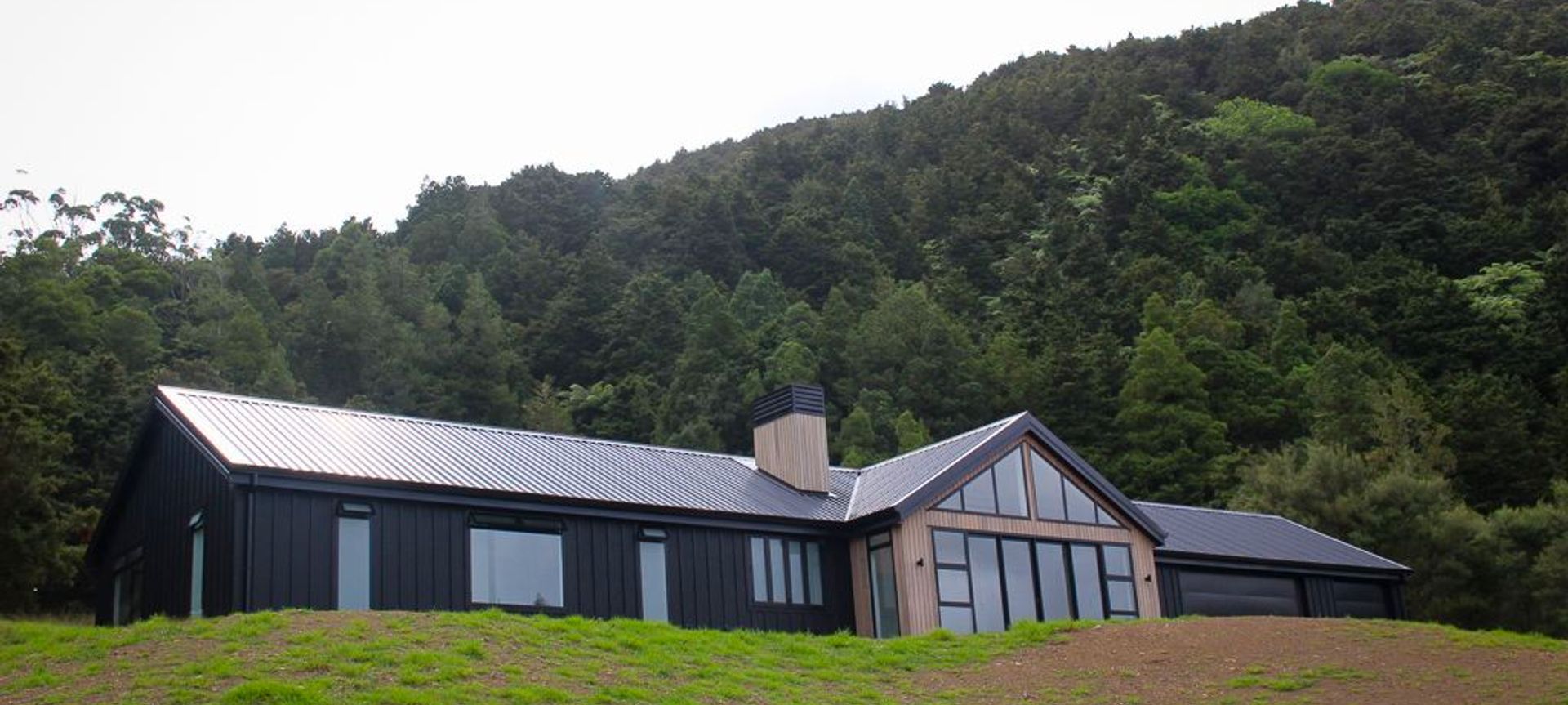 Black & Cedar Family Home - Kauri, Northland banner