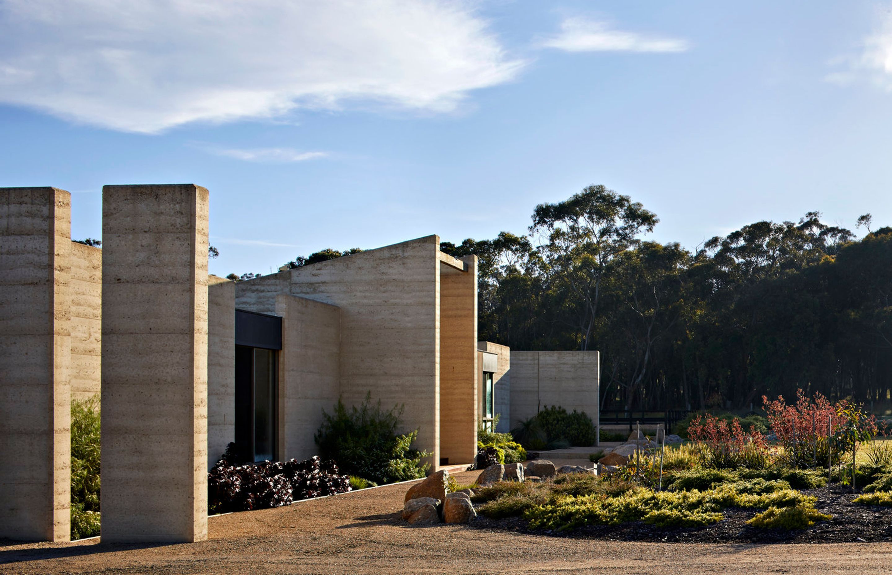 TK House, Tuerong
