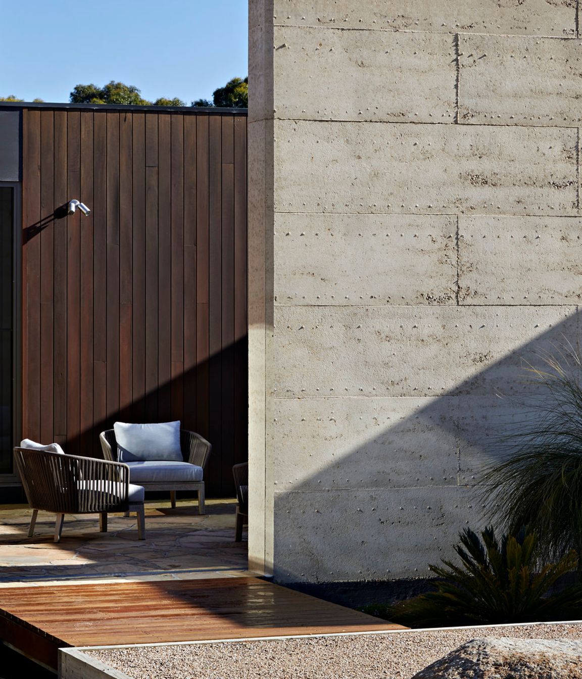 TK House, Tuerong