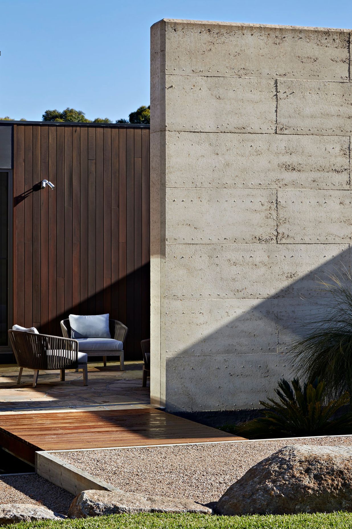 TK House, Tuerong