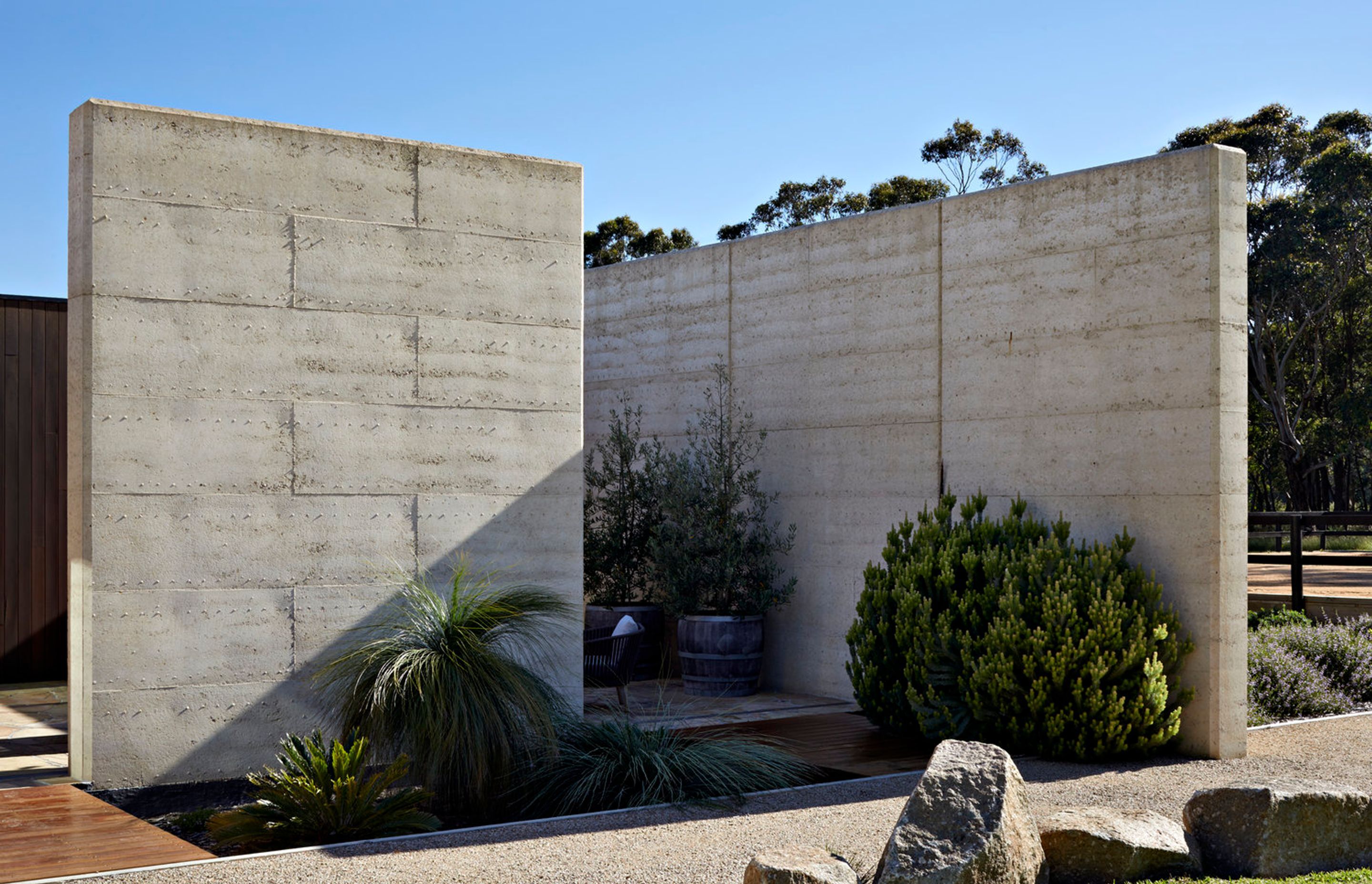 TK House, Tuerong