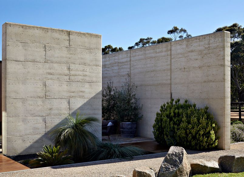 TK House, Tuerong