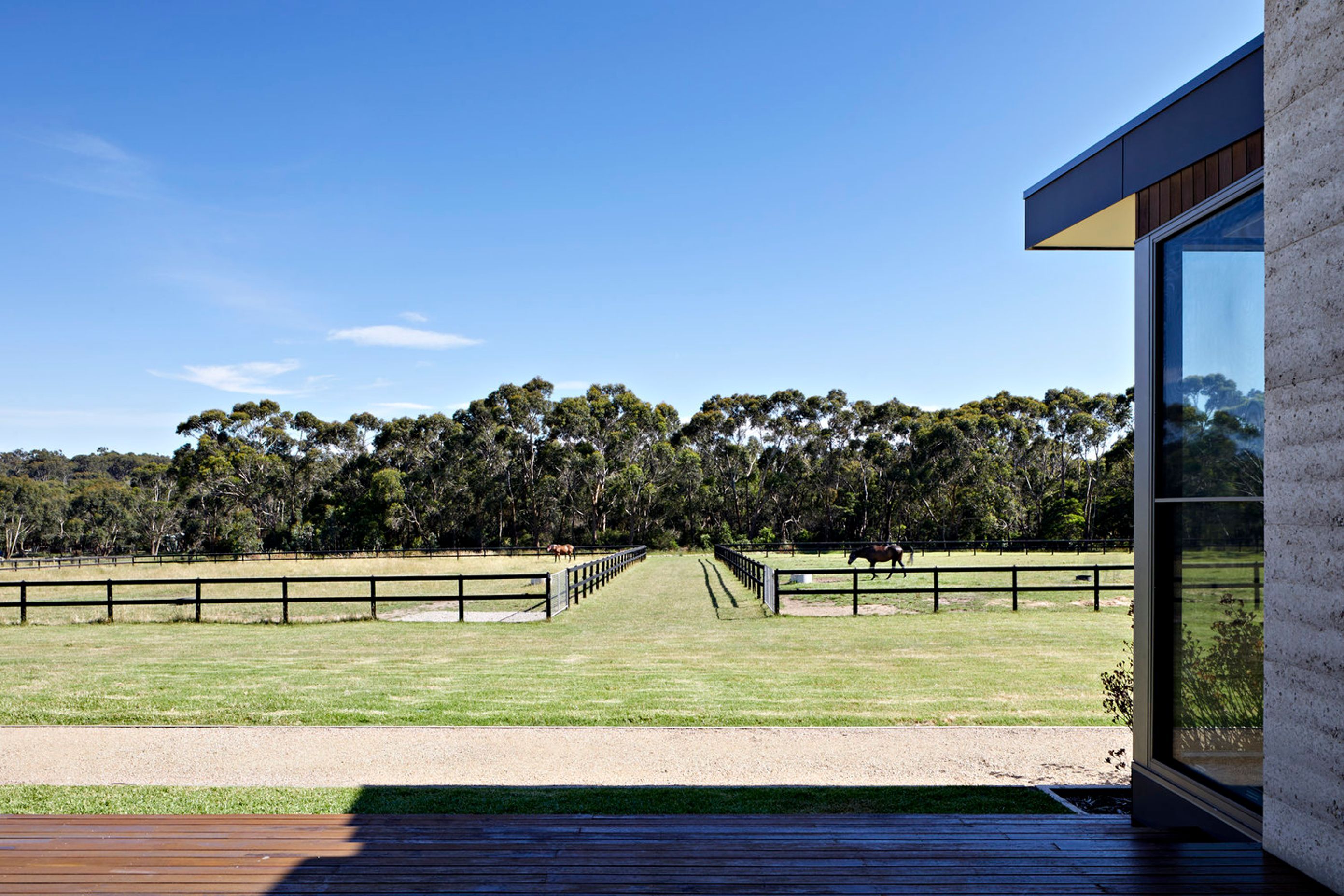 TK House, Tuerong