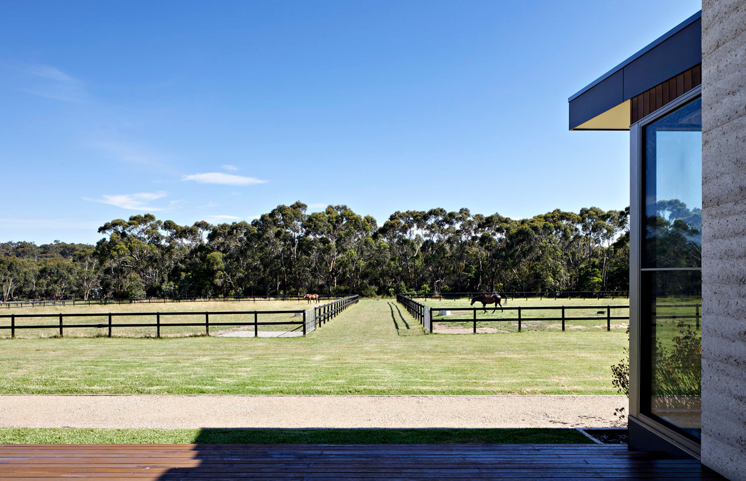 TK House, Tuerong