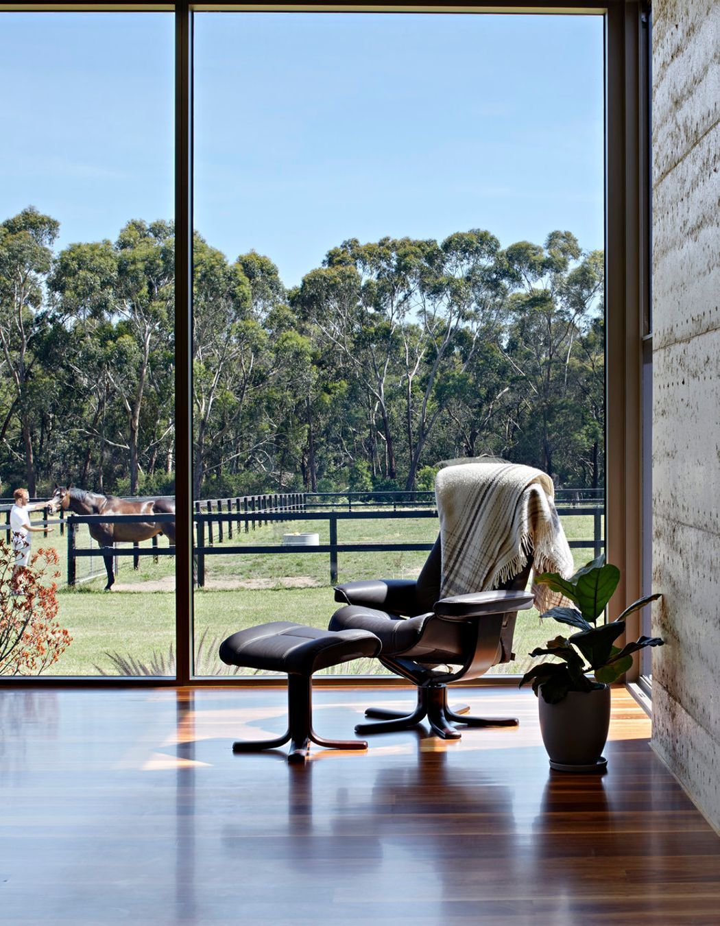 TK House, Tuerong