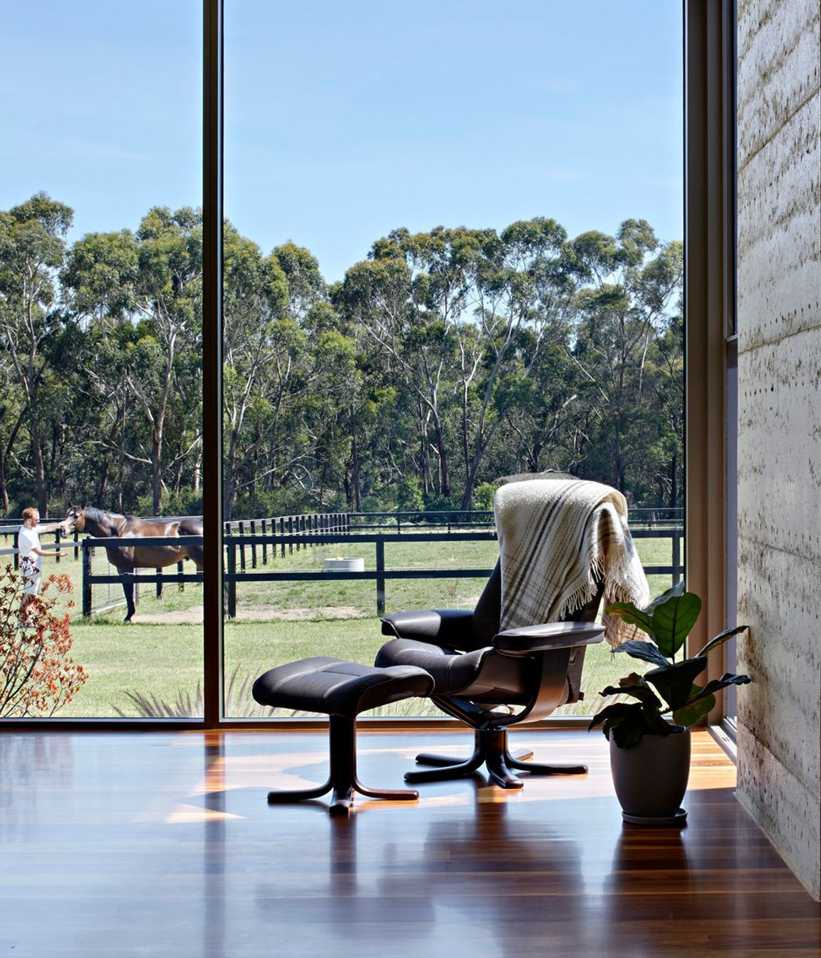 TK House, Tuerong