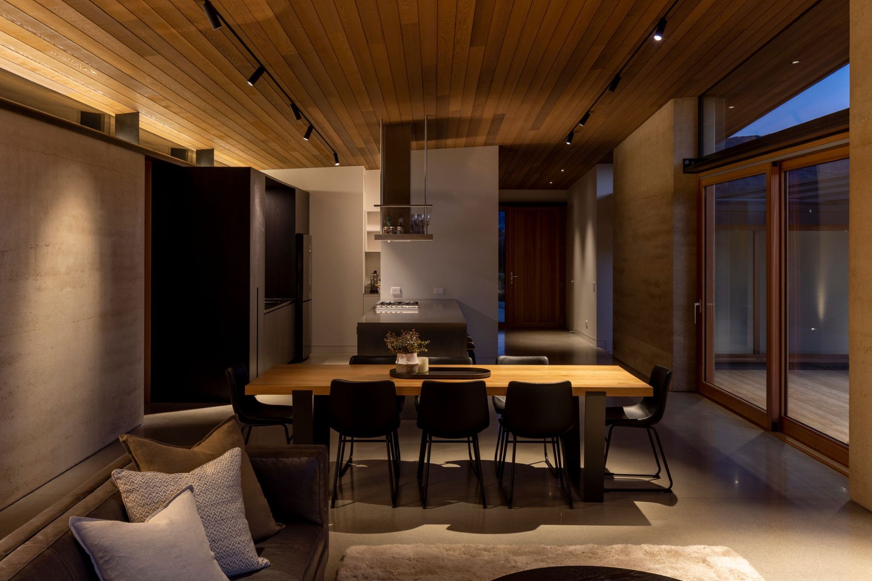 Winding Roof House