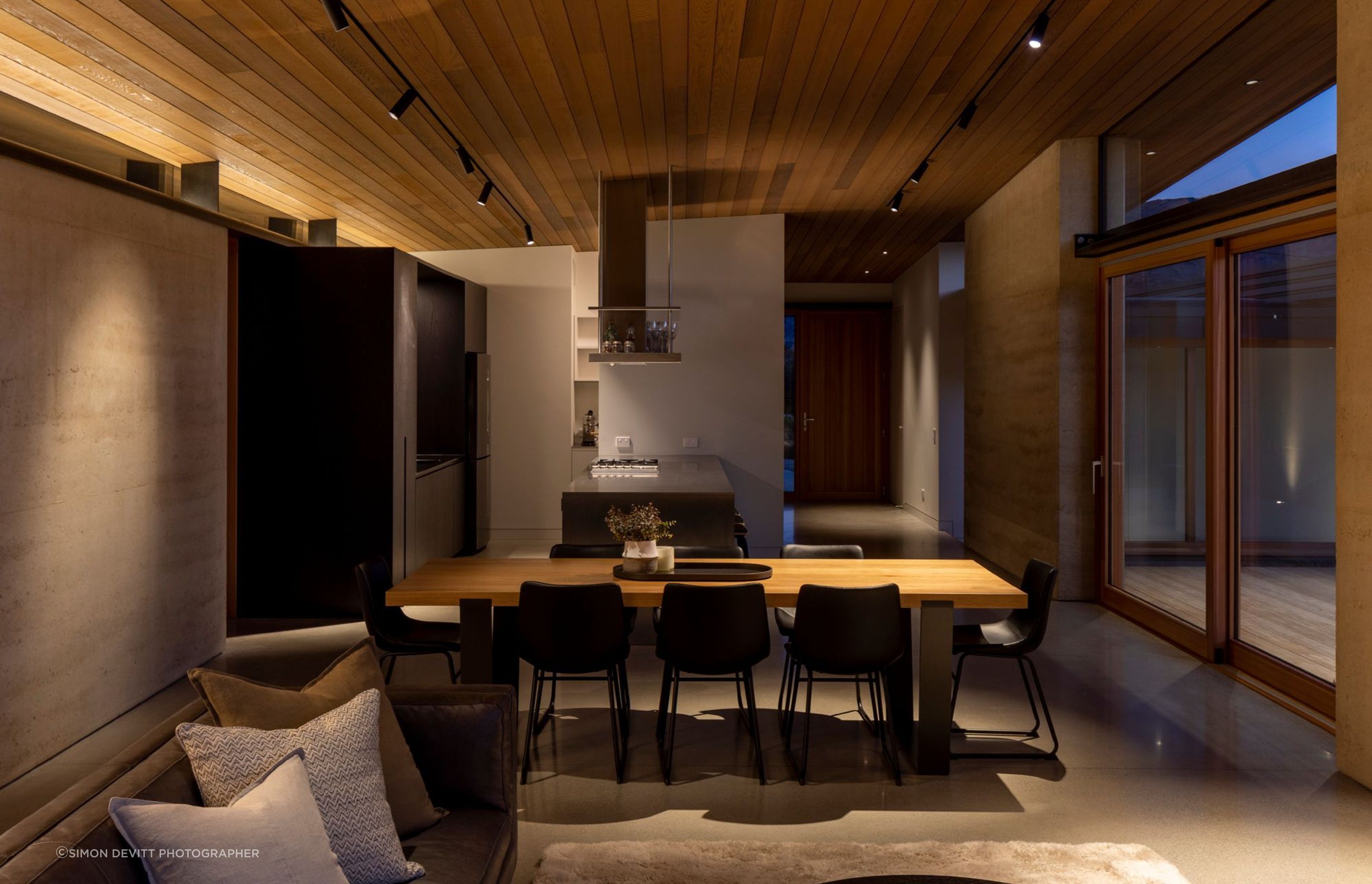 Winding Roof House