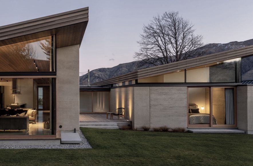 Winding Roof House