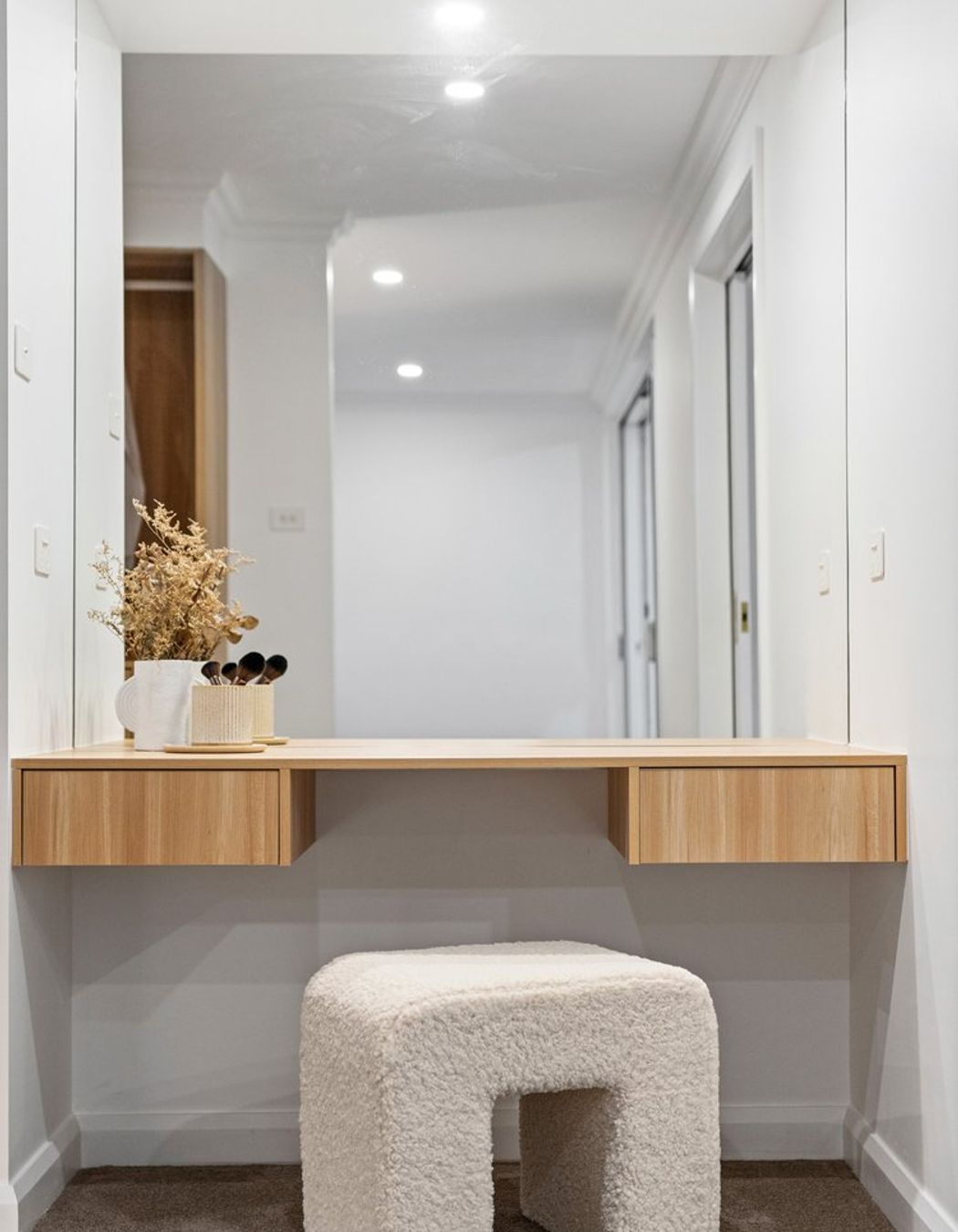 Bolton Point Residence - High End Residential
