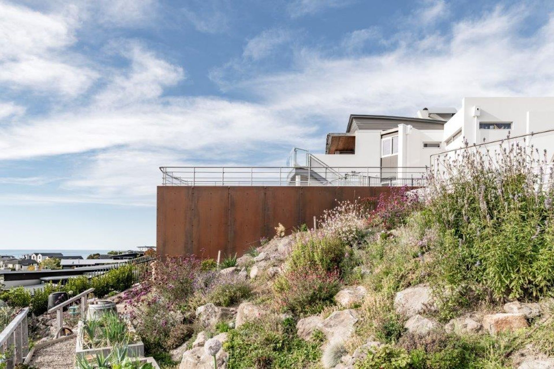 Redcliff's Residence