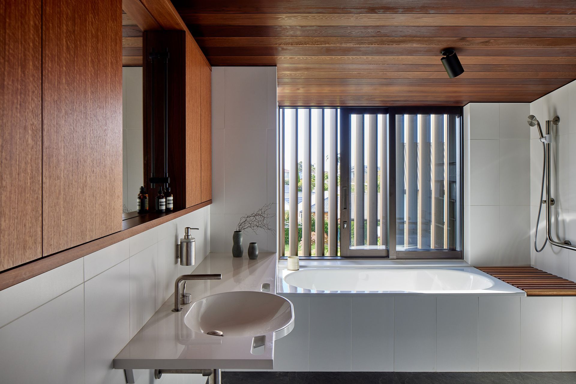 Hewi Custom Basin with Quadro Levo Mixer & Spout, Hewi System 900 Shower with Quadro 1266 Shower Head & Outlet