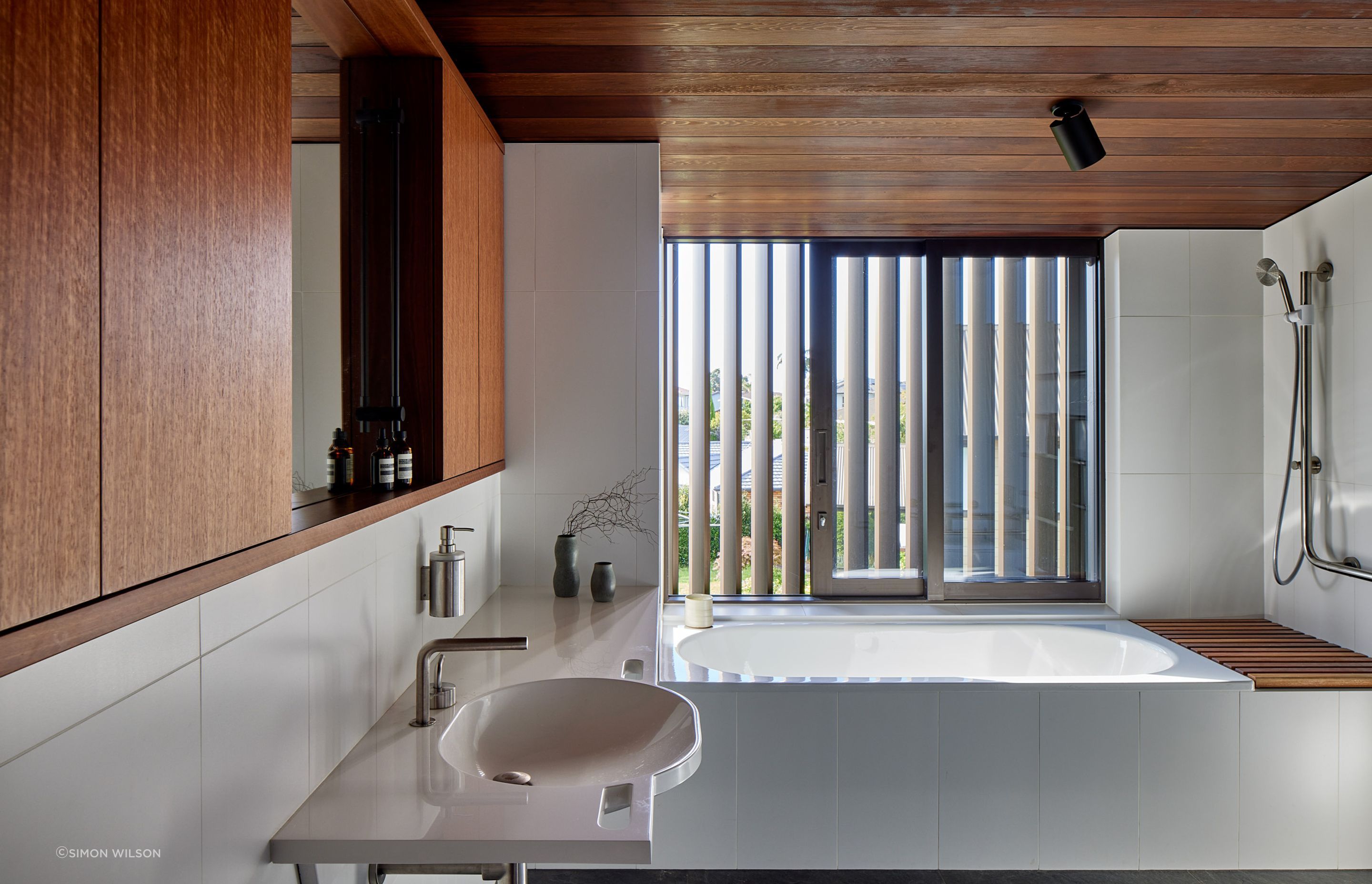 Hewi Custom Basin with Quadro Levo Mixer & Spout, Hewi System 900 Shower with Quadro 1266 Shower Head & Outlet