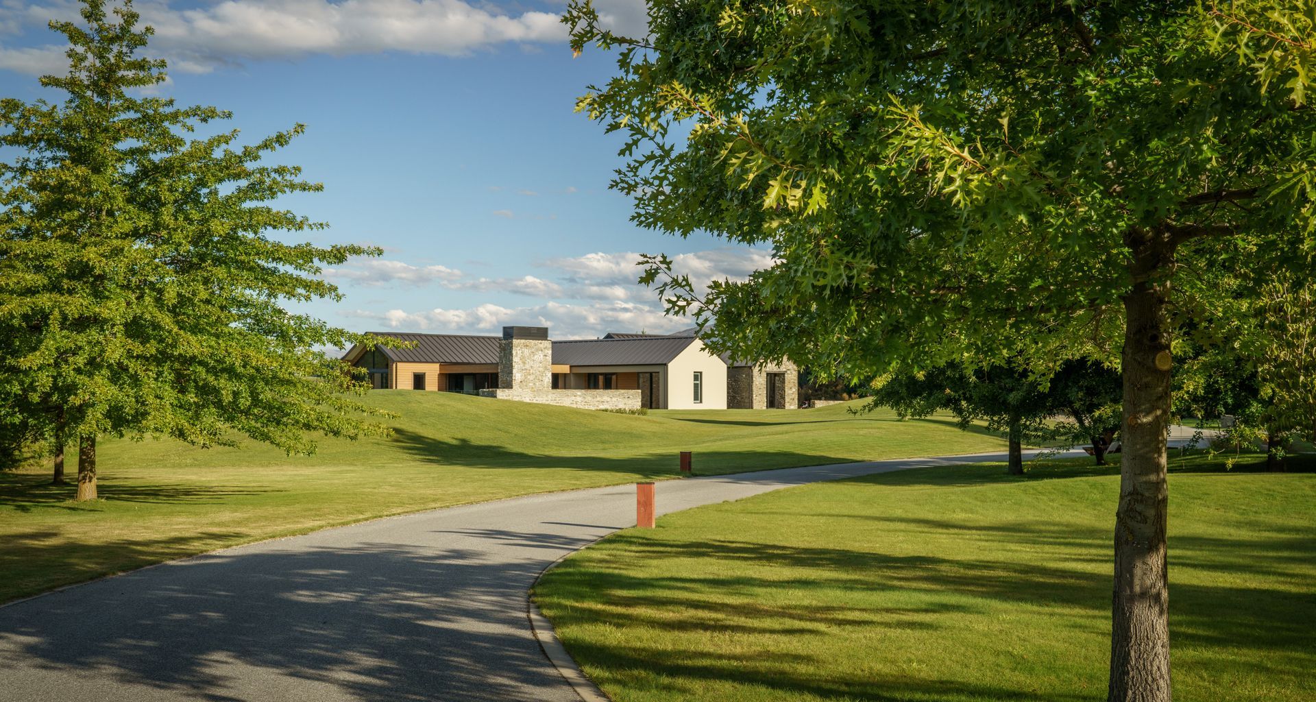 Riverbank House - a pavilion style house and pool for a busy family
