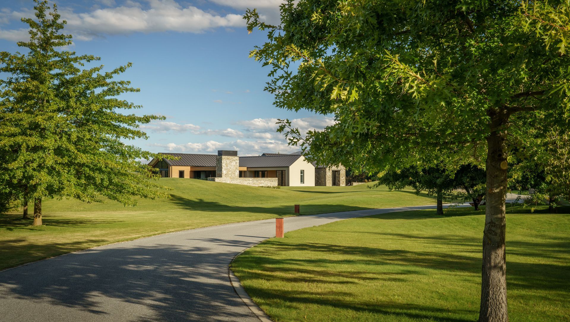 Riverbank House - a pavilion style house and pool for a busy family