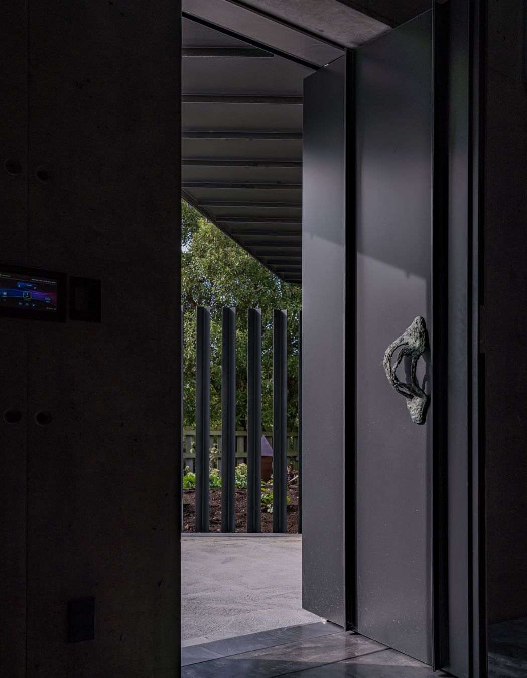 Cliffs Road Home - EURAMAX Ultra Matte Grey/Black