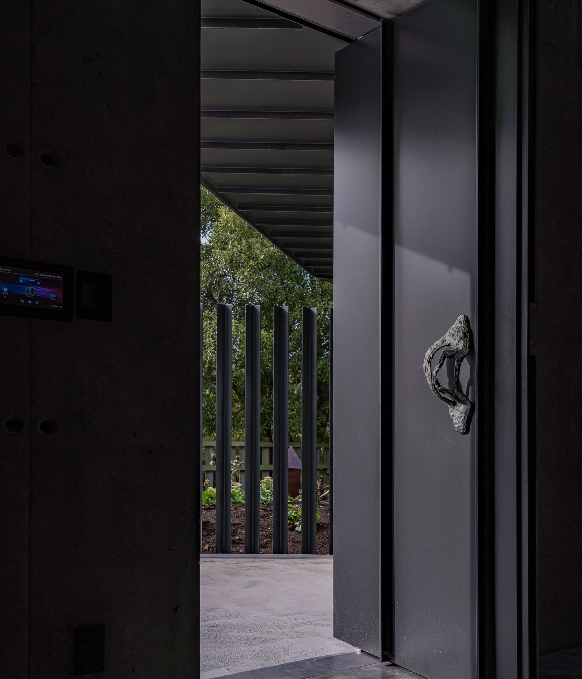 Cliffs Road Home - EURAMAX Ultra Matte Grey/Black