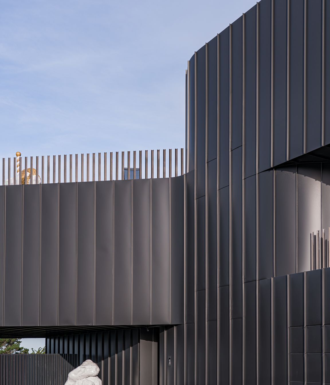 Cliffs Road Home - EURAMAX Ultra Matte Grey/Black