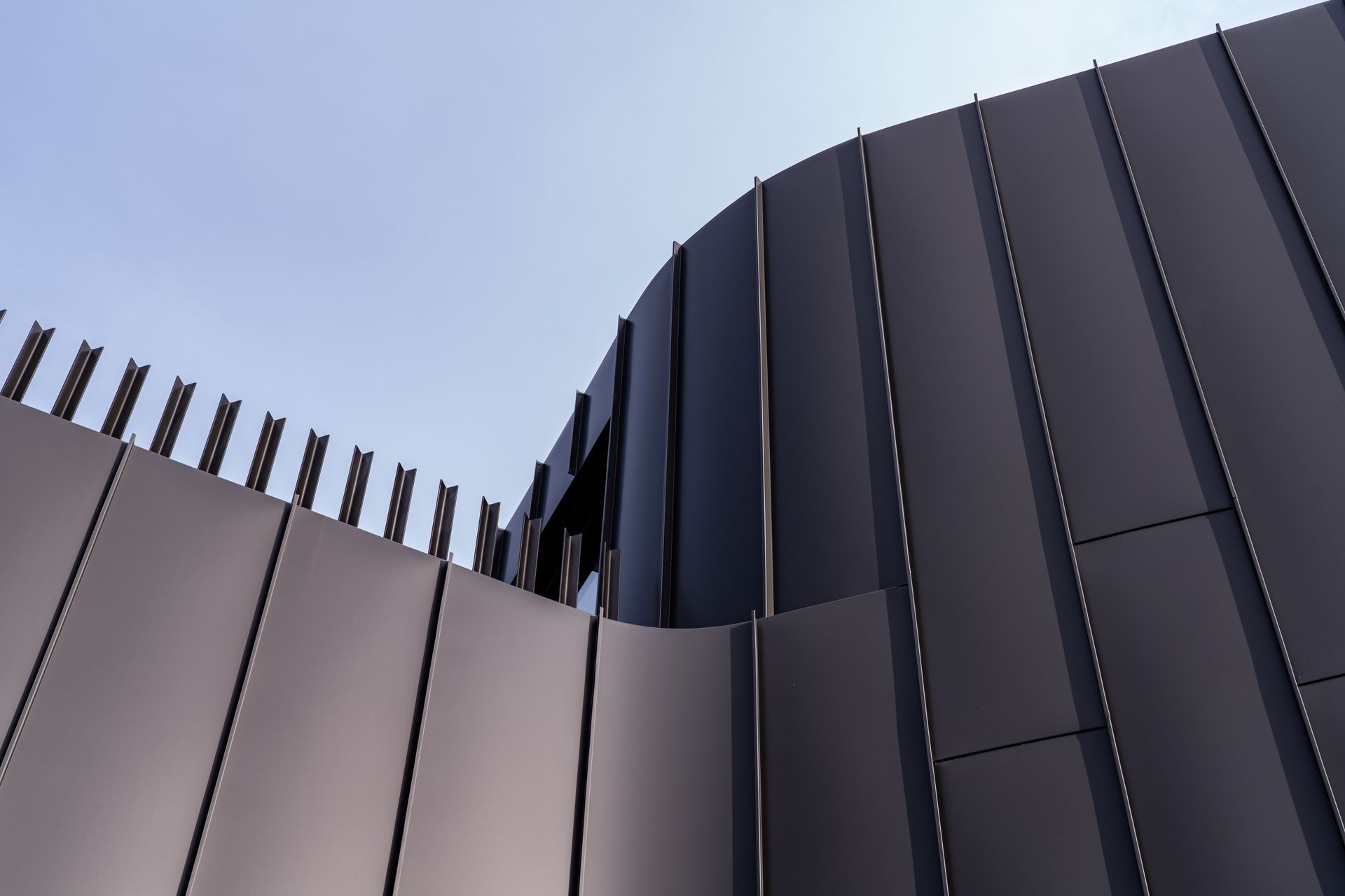 Cliffs Road Home - EURAMAX Ultra Matte Grey/Black