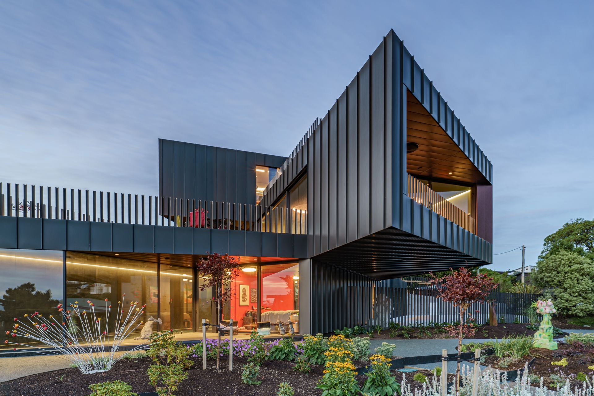 Cliffs Road Home - EURAMAX Ultra Matte Grey/Black