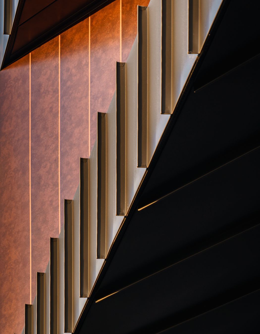 Cliffs Road Home - EURAMAX Ultra Matte Grey/Black