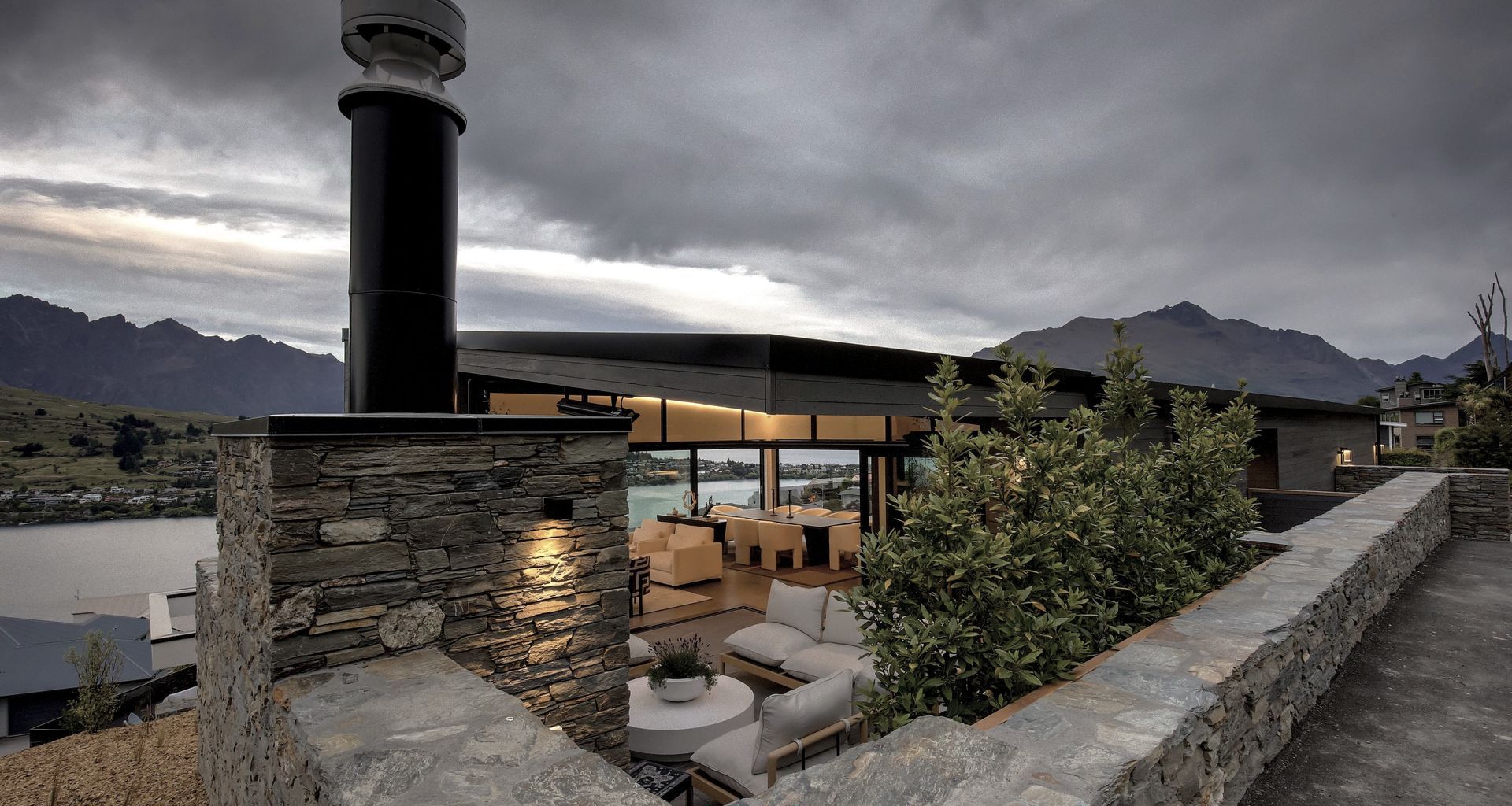 Q2 Residence banner