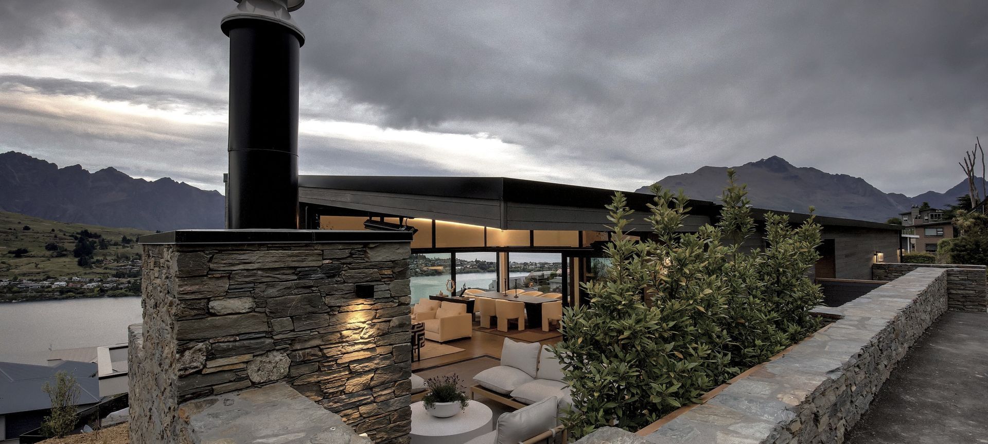 Q2 Residence banner