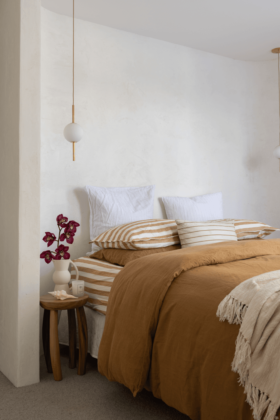 Curved lime plaster walls