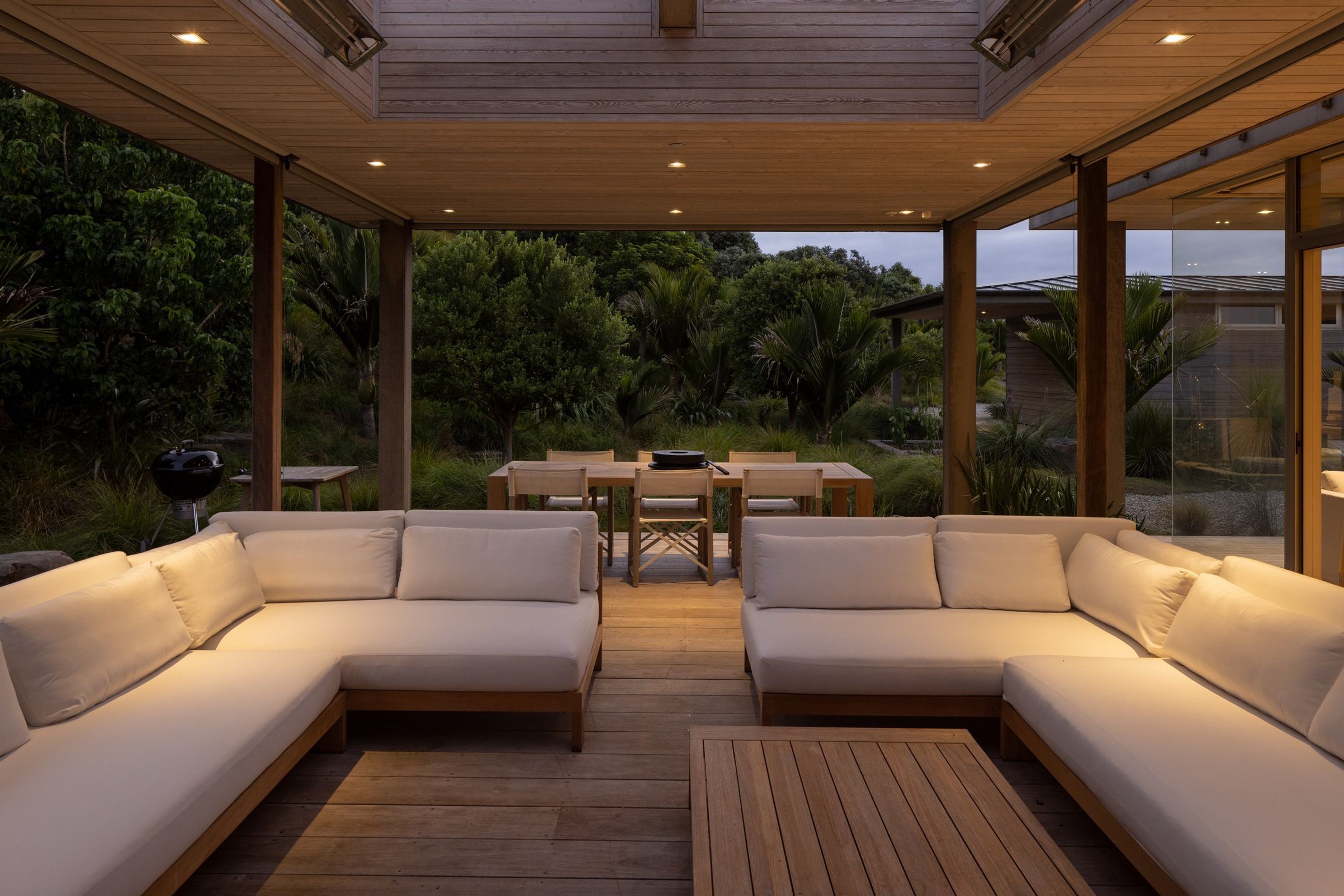 SwallowPointHouseEasternOutdoorGardenSimonDevitt10.jpg