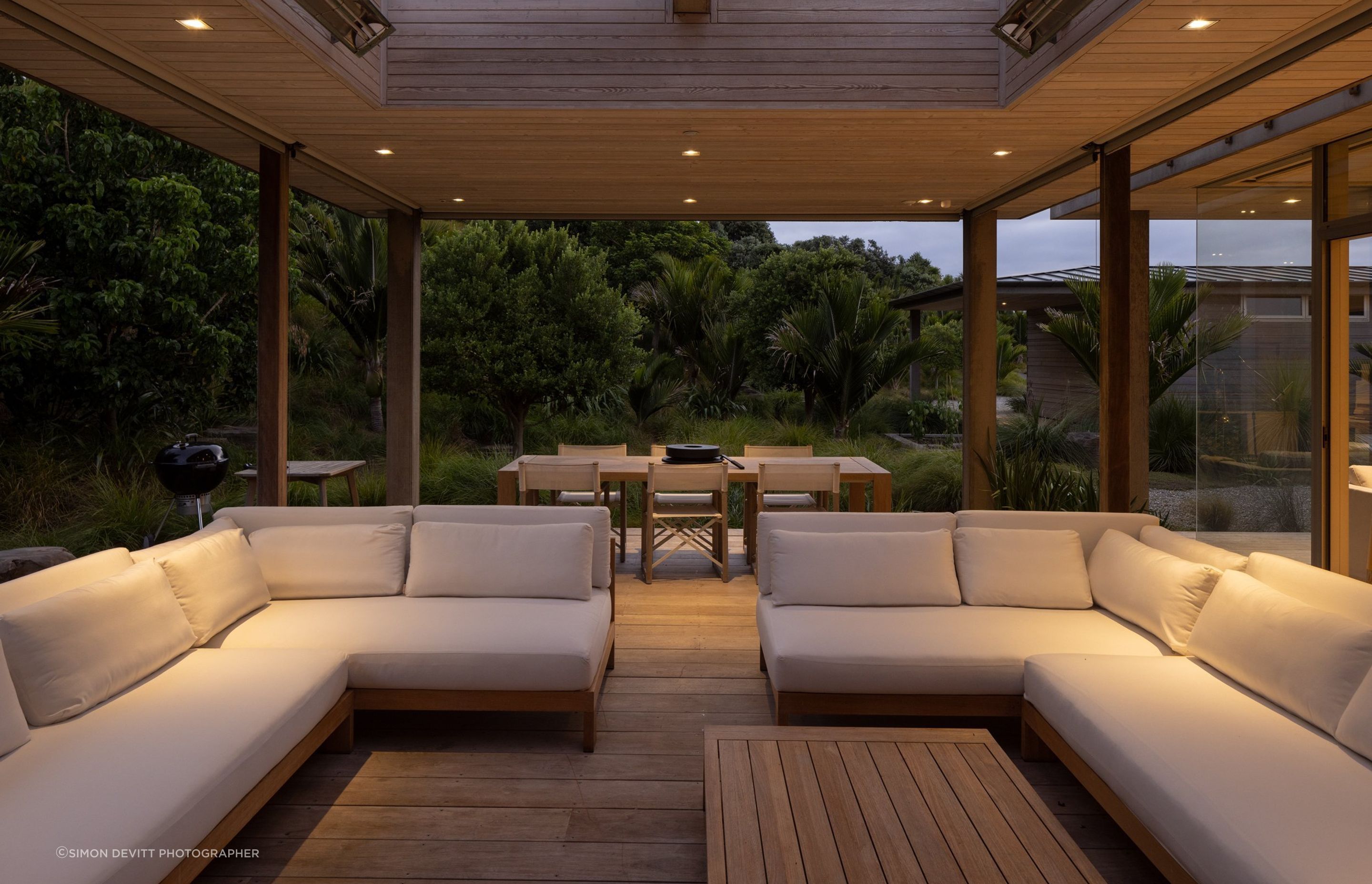 SwallowPointHouseEasternOutdoorGardenSimonDevitt10.jpg