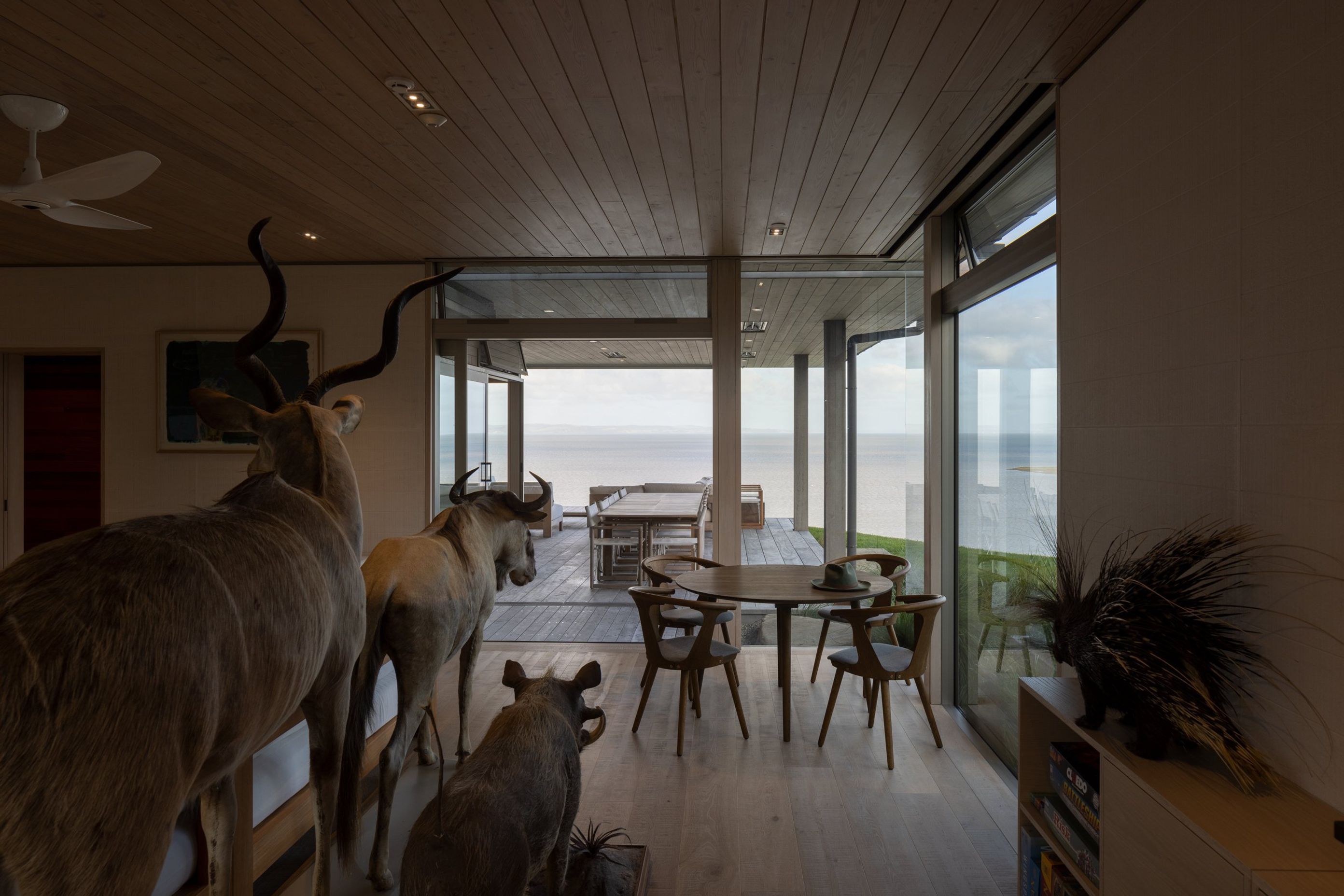 SwallowPointHouseInteriorFamilyRoomSimonDevitt08.jpg