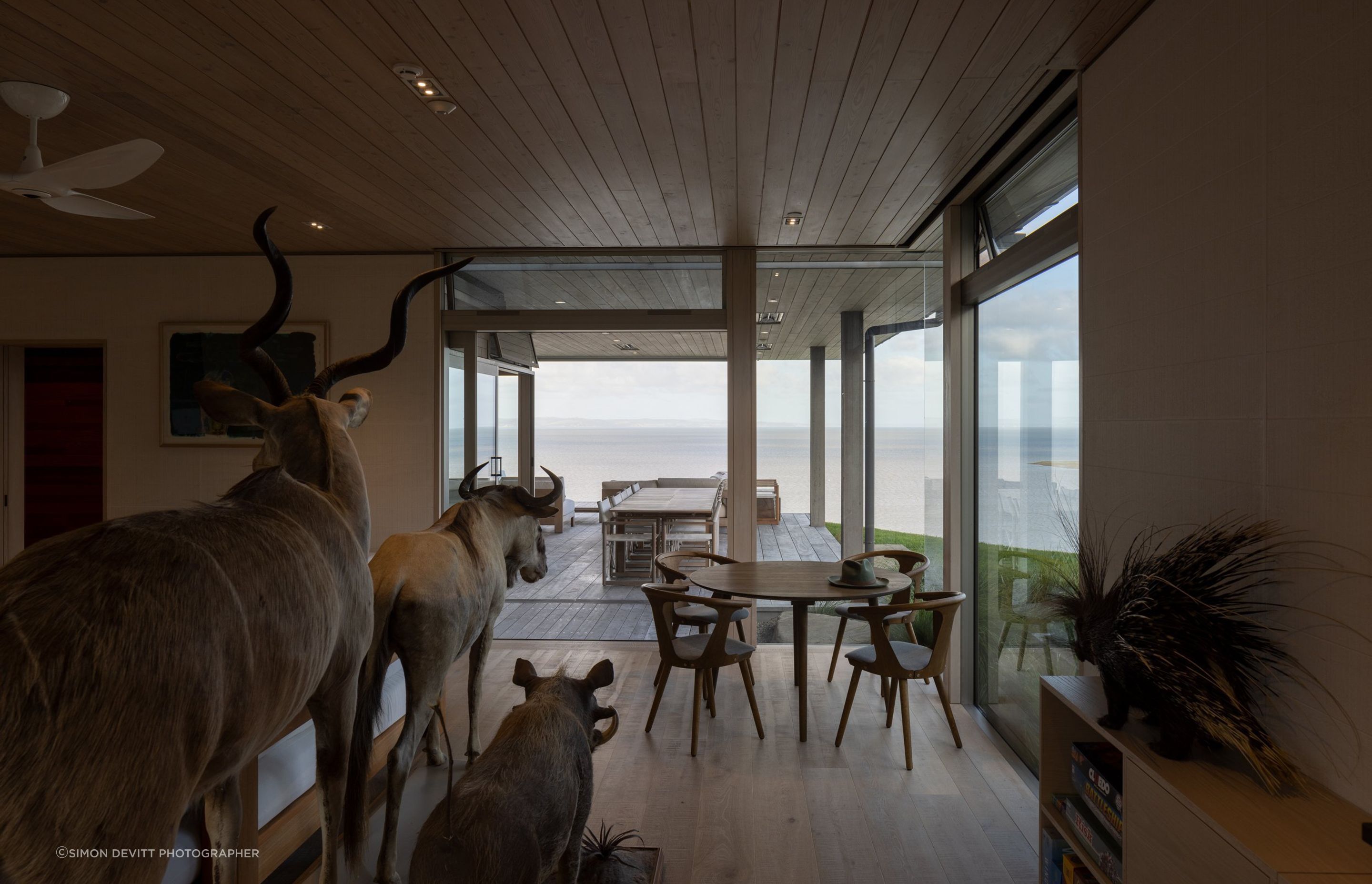 SwallowPointHouseInteriorFamilyRoomSimonDevitt08.jpg