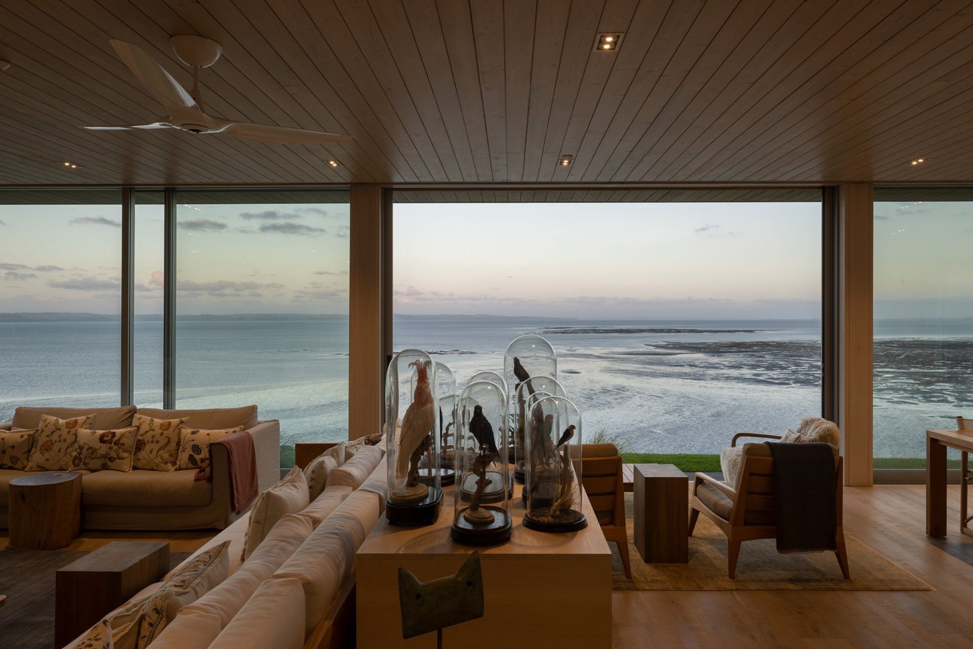 SwallowPointHouseInteriorLivingRoomSimonDevitt05.jpg