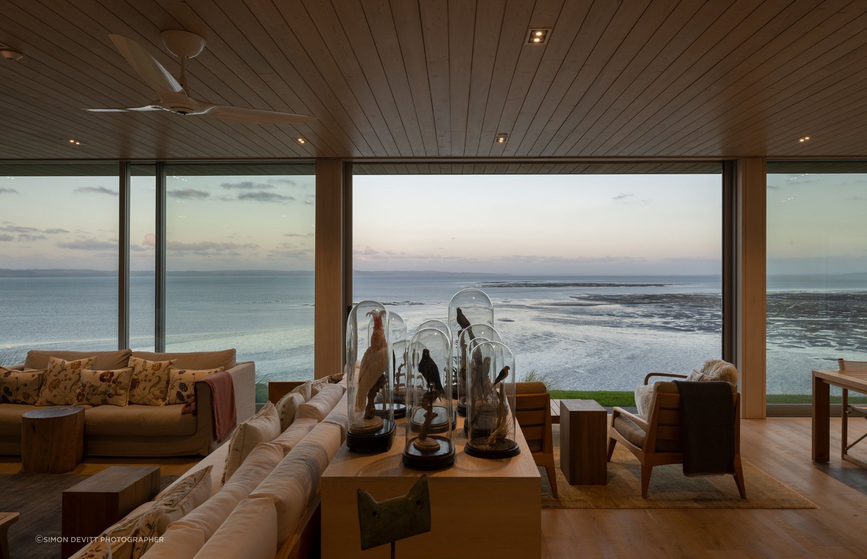 SwallowPointHouseInteriorLivingRoomSimonDevitt05.jpg