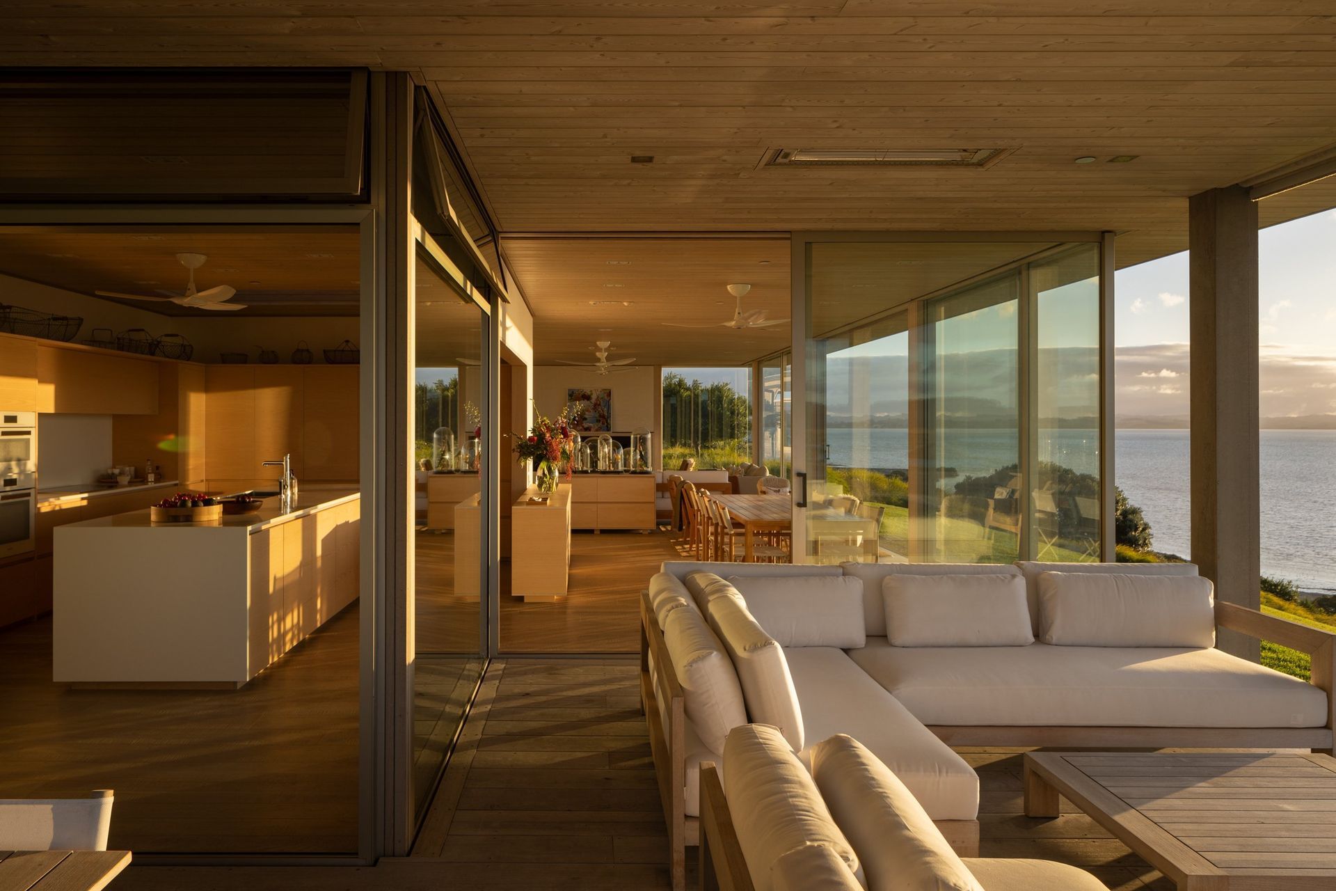 SwallowPointHouseOutdoorLivingSimonDevitt07-1.jpg
