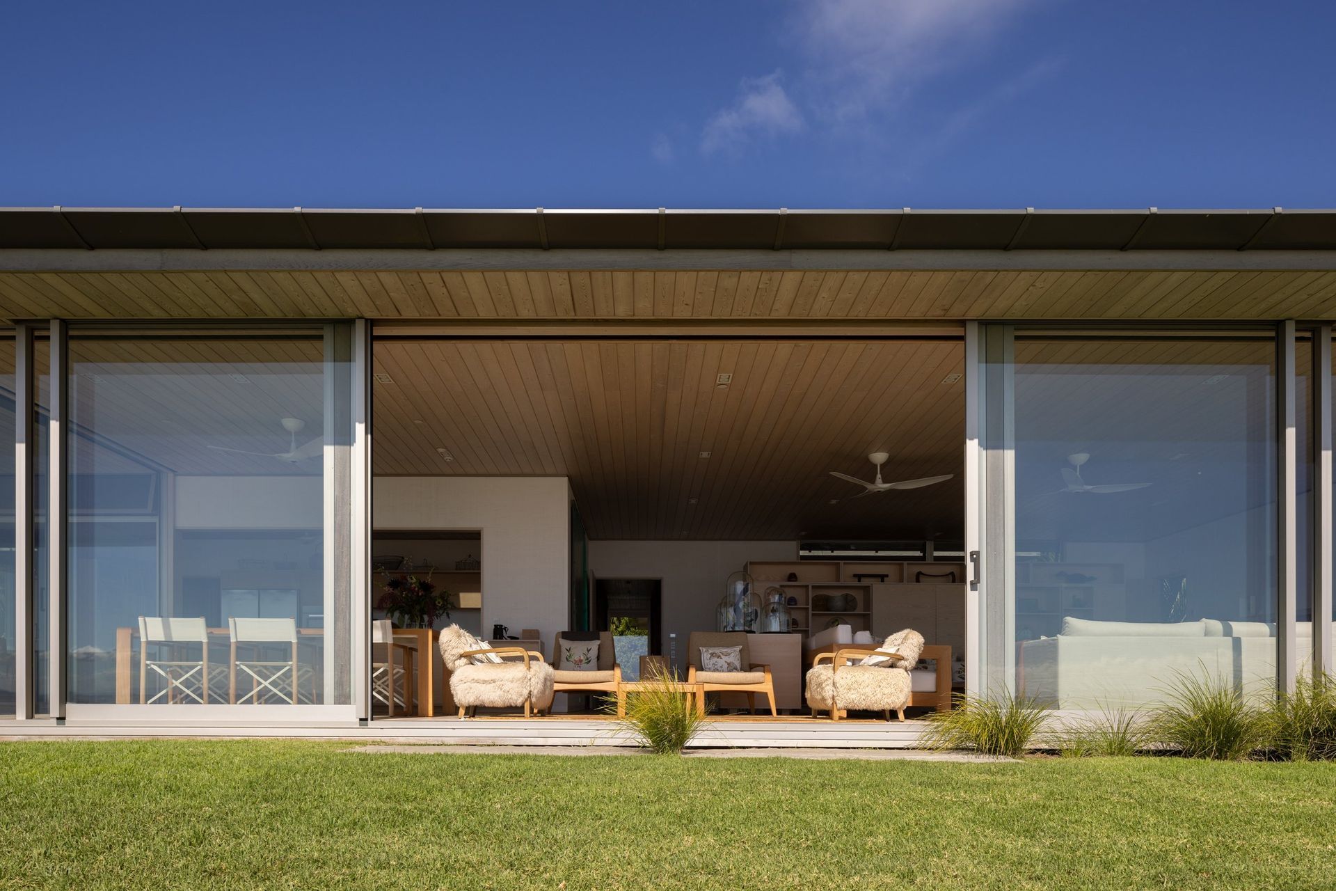 SwallowPointHouseWesternLivingRoomSimonDevitt04.jpg