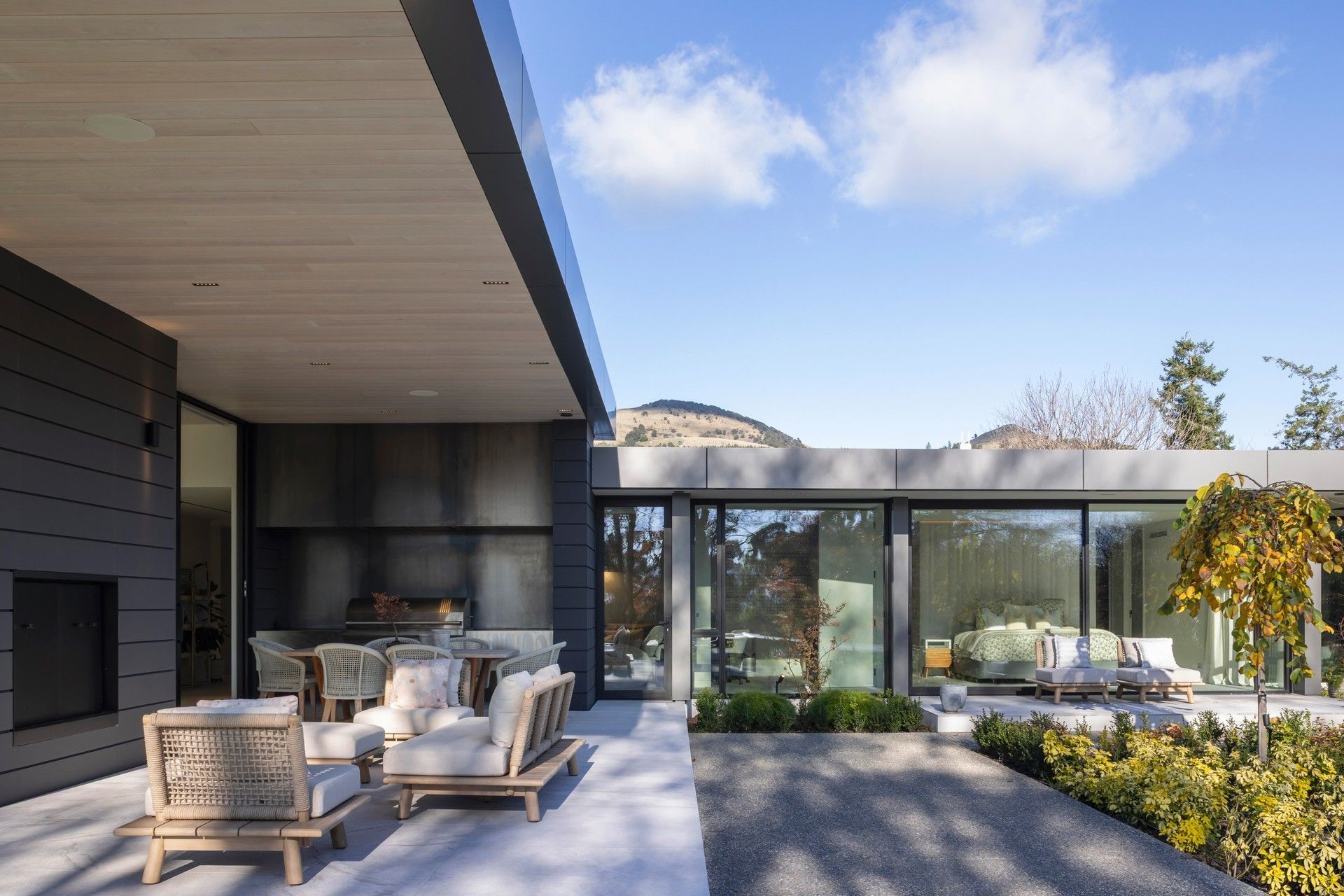 Taieri-Plains-Residence-Johnston-Architects-003.jpg