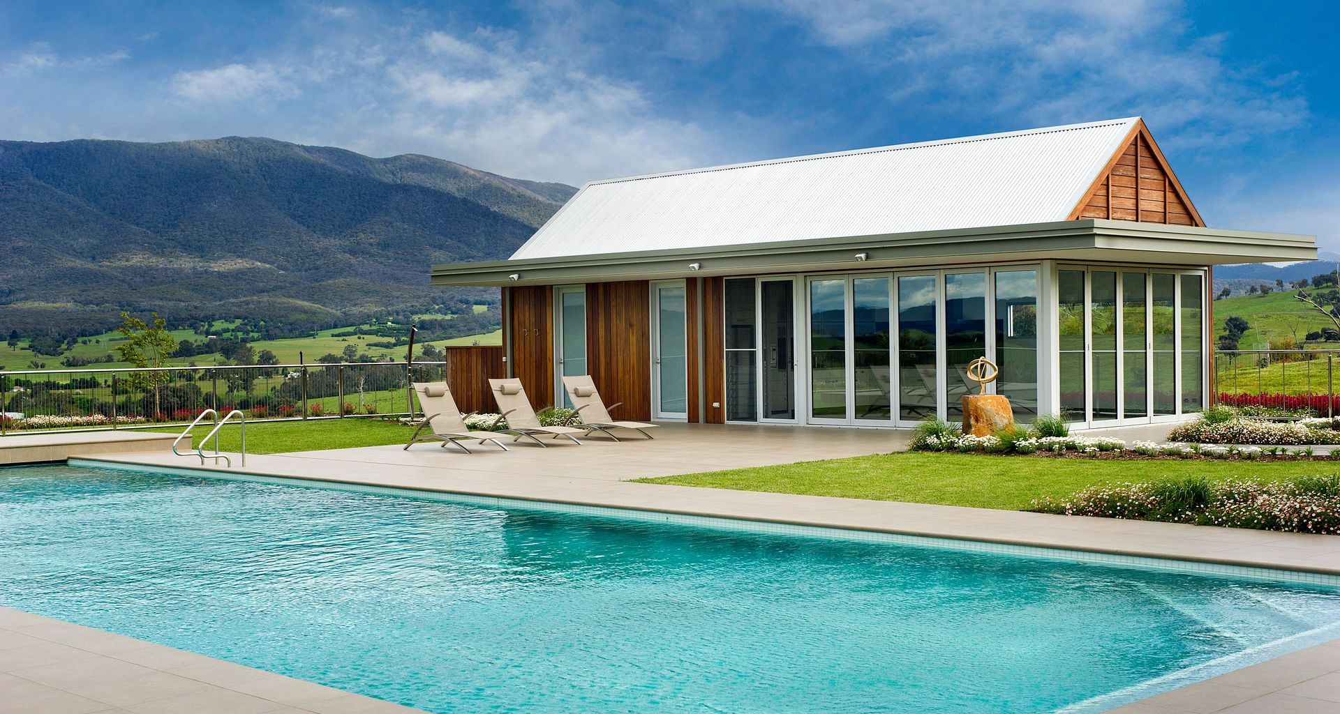 Award Winning Architect Designed Luxury Home banner