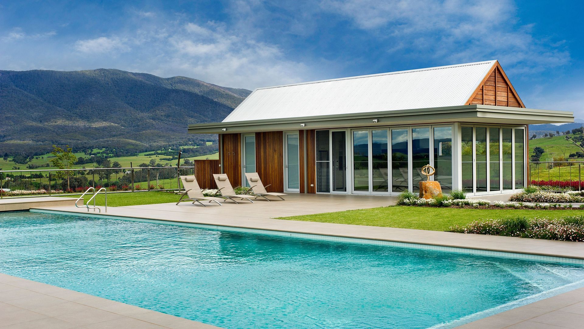 Award Winning Architect Designed Luxury Home banner