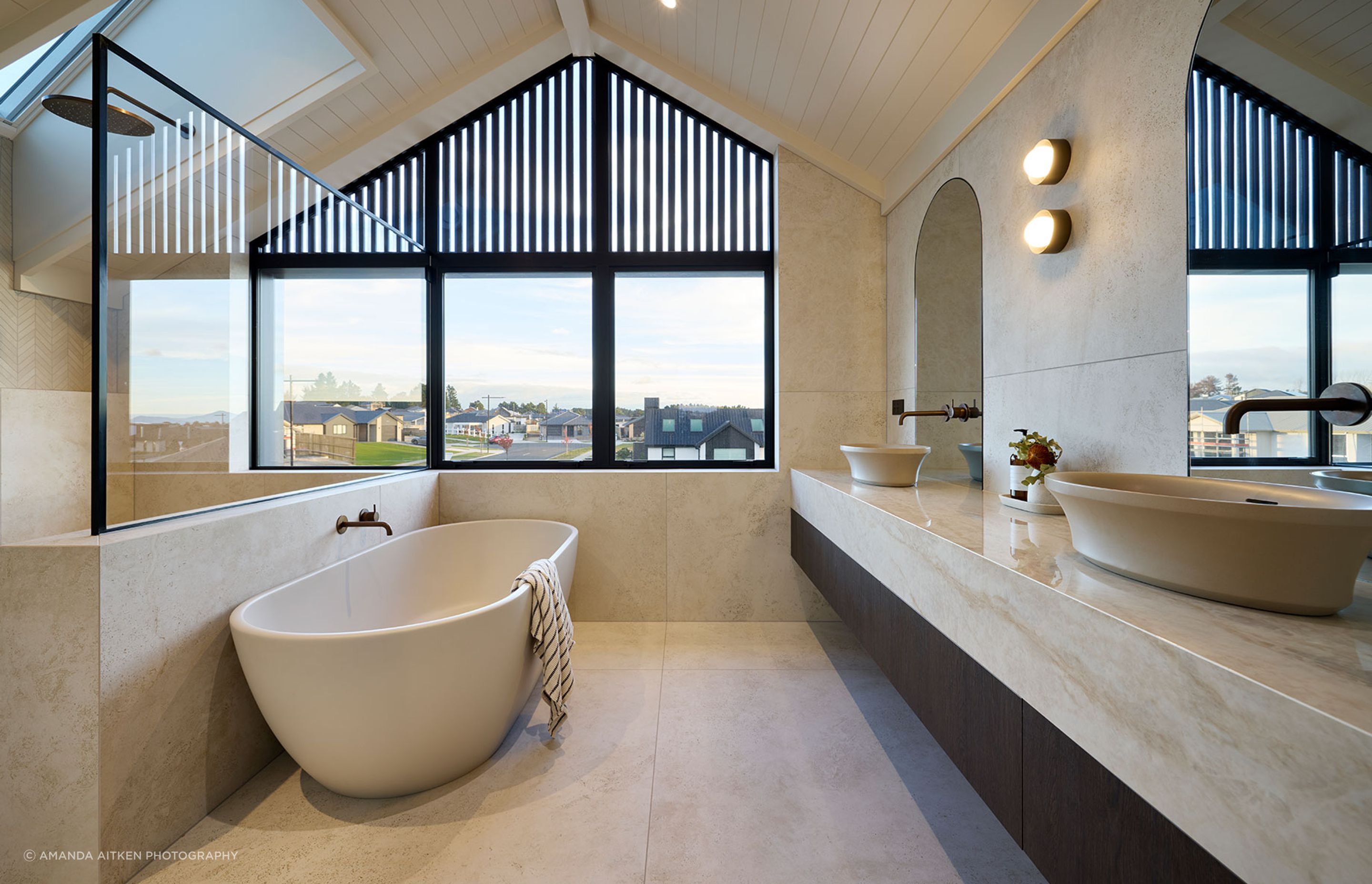 Tposhowhomemasterensuitebathtub.jpg