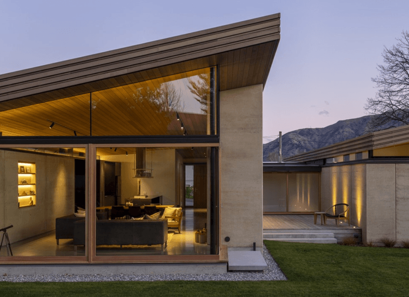 Winding Roof House