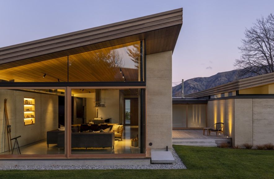 Winding Roof House